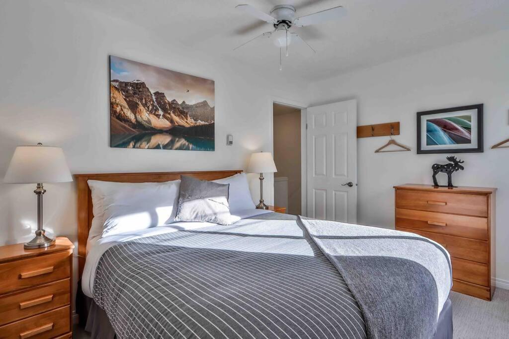Appartamento Big Mountain Views - Bright 2-Story Corner Unit Canmore Esterno foto