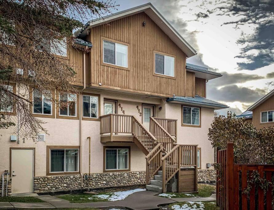 Appartamento Big Mountain Views - Bright 2-Story Corner Unit Canmore Esterno foto