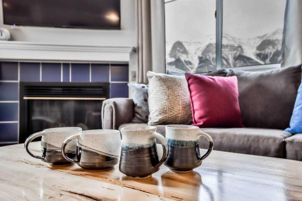Appartamento Big Mountain Views - Bright 2-Story Corner Unit Canmore Esterno foto