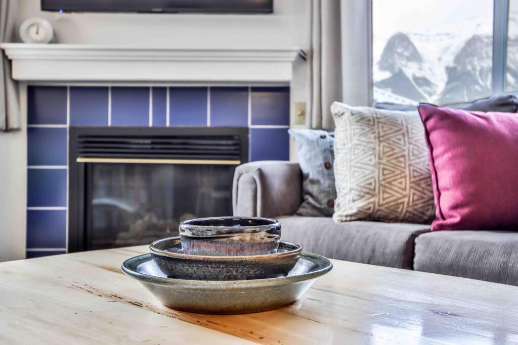 Appartamento Big Mountain Views - Bright 2-Story Corner Unit Canmore Esterno foto