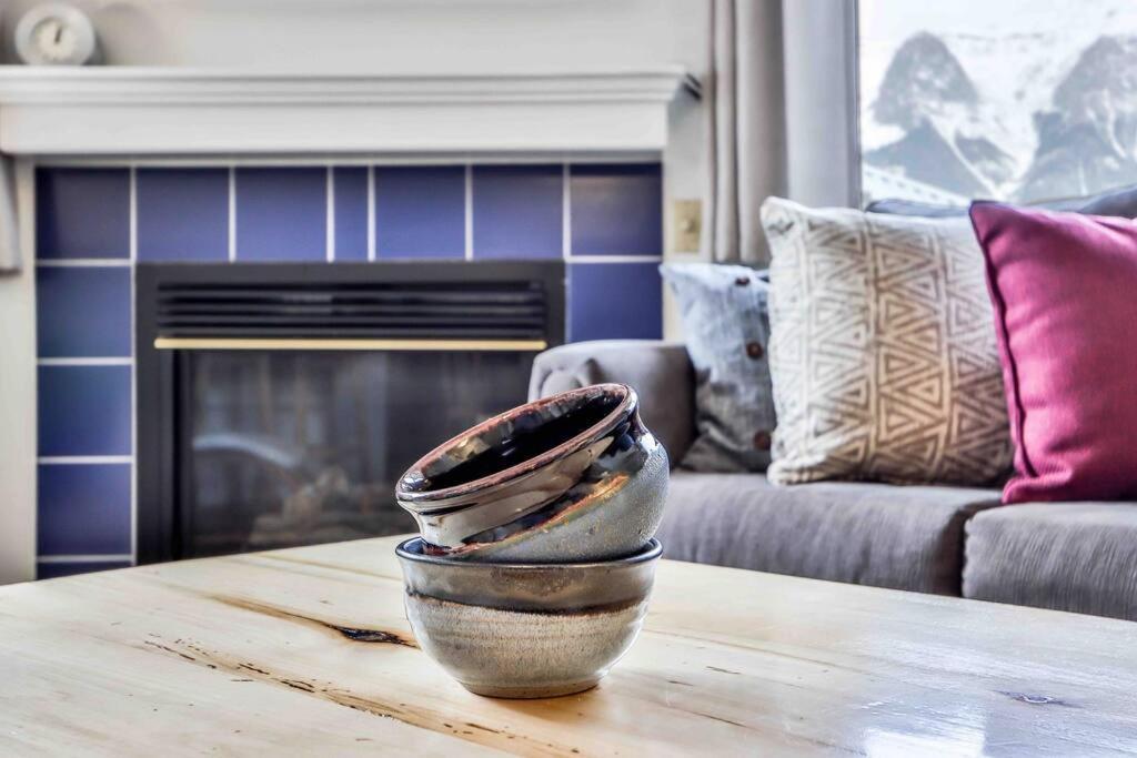 Appartamento Big Mountain Views - Bright 2-Story Corner Unit Canmore Esterno foto